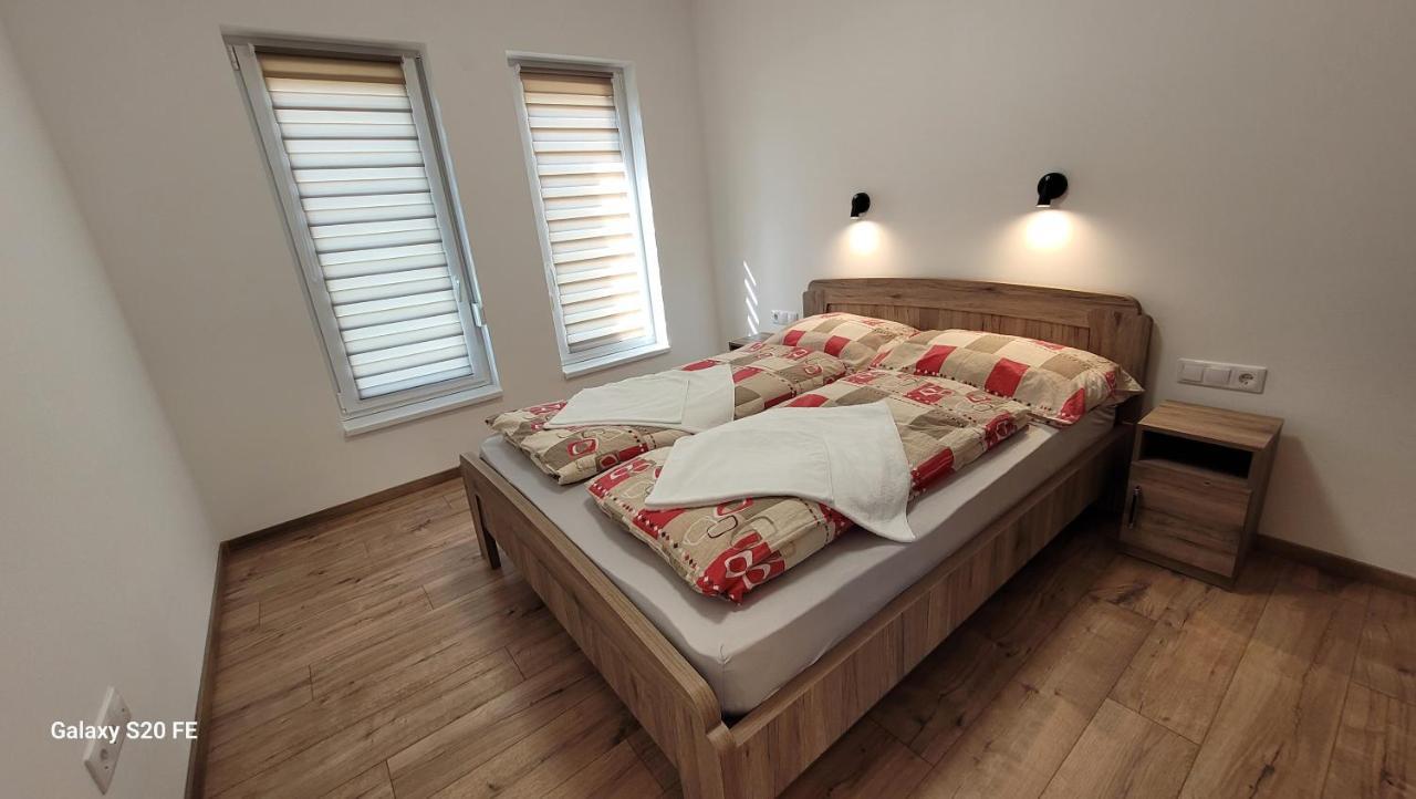 Zea Apartmanhaz Apartment บาลาตอนเฟนีแวช ภายนอก รูปภาพ