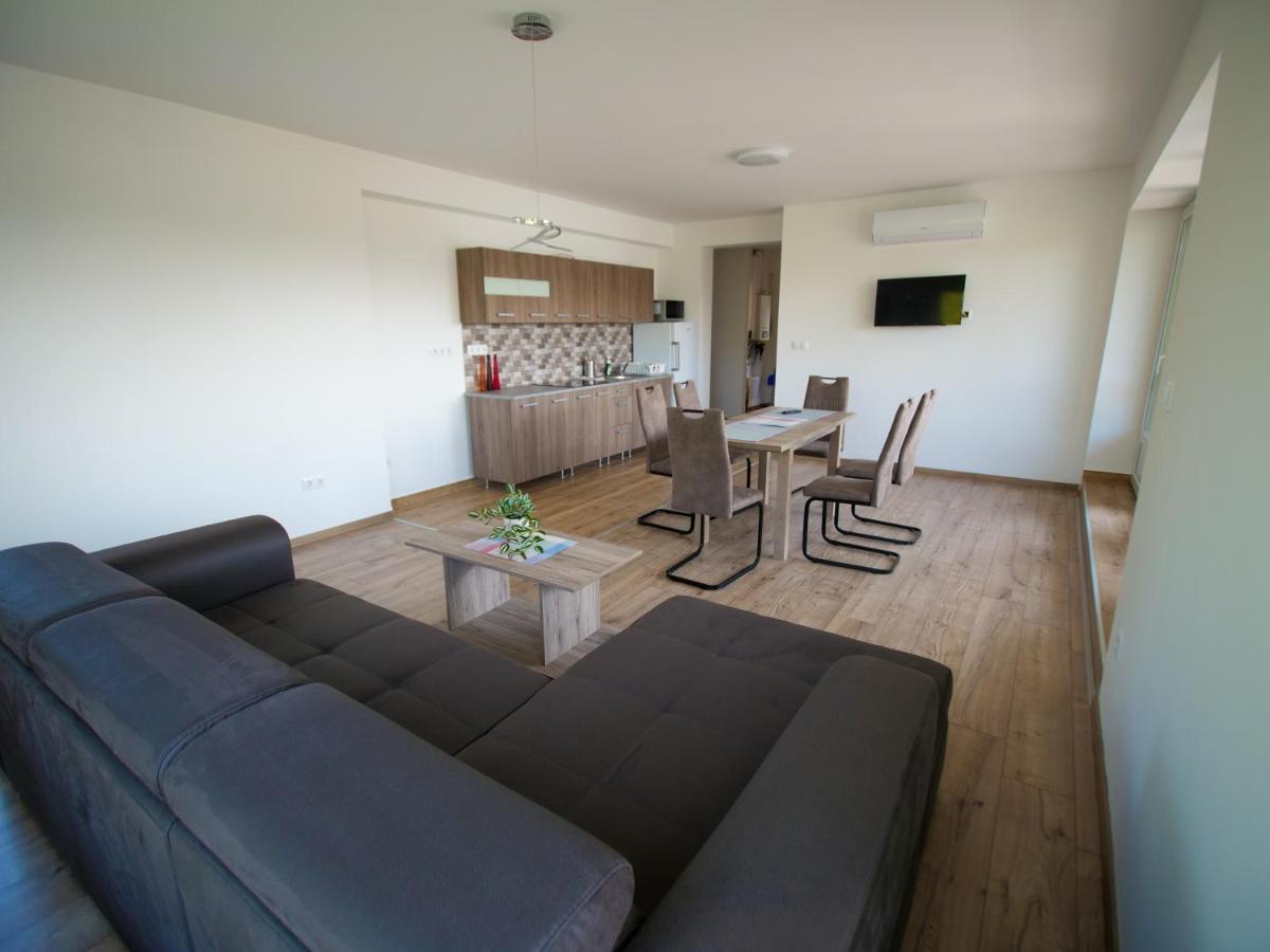 Zea Apartmanhaz Apartment บาลาตอนเฟนีแวช ภายนอก รูปภาพ