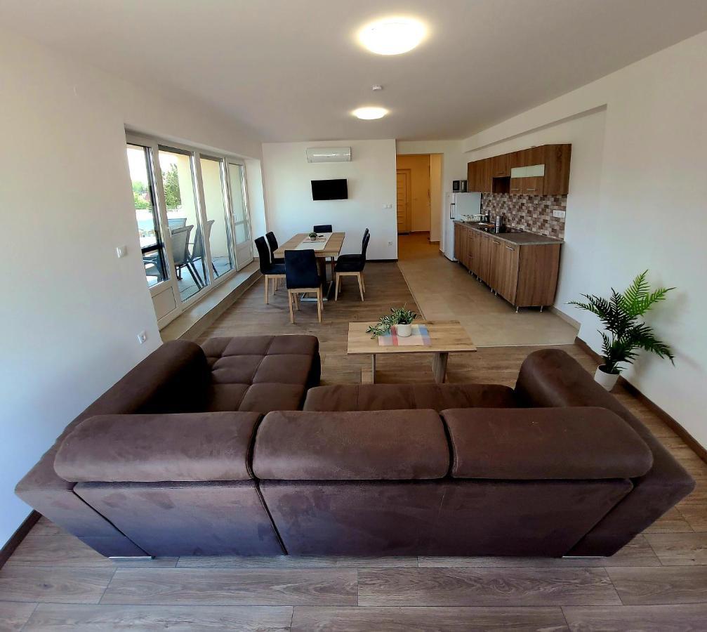 Zea Apartmanhaz Apartment บาลาตอนเฟนีแวช ภายนอก รูปภาพ